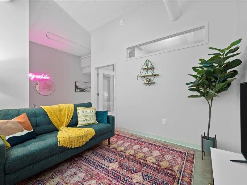 Cozysuites Roomy 1Br, Downtown Питтсбург Экстерьер фото