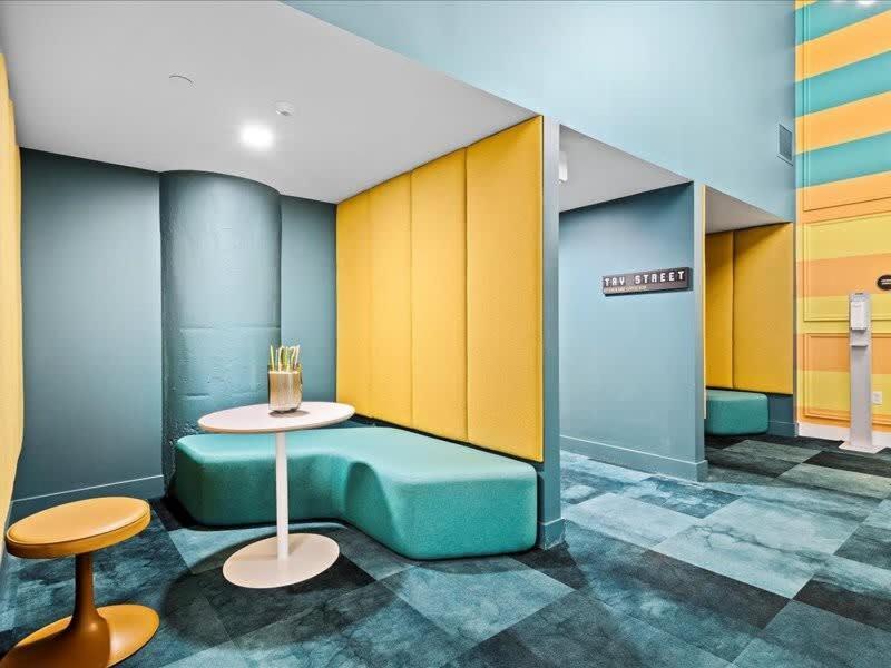 Cozysuites Roomy 1Br, Downtown Питтсбург Экстерьер фото