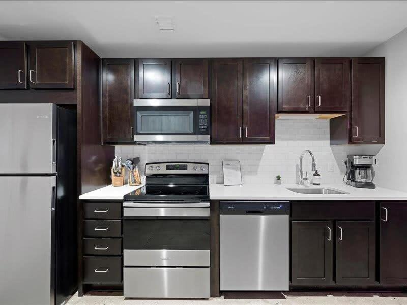 Cozysuites Roomy 1Br, Downtown Питтсбург Экстерьер фото